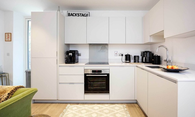 Stratford Apartment | Boho-Chic Escape, by Veeve