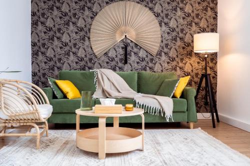 Old Town Apartment | Boho Chic Escape - Hypercenter