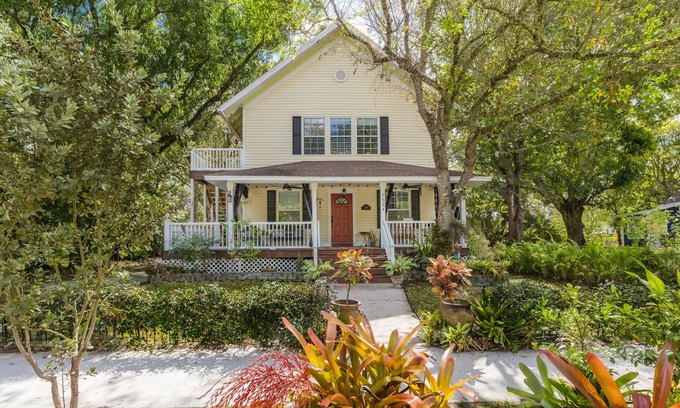 Fort Myers River District Apartment | Boho getaway - walkable to downtown Fort Myers!