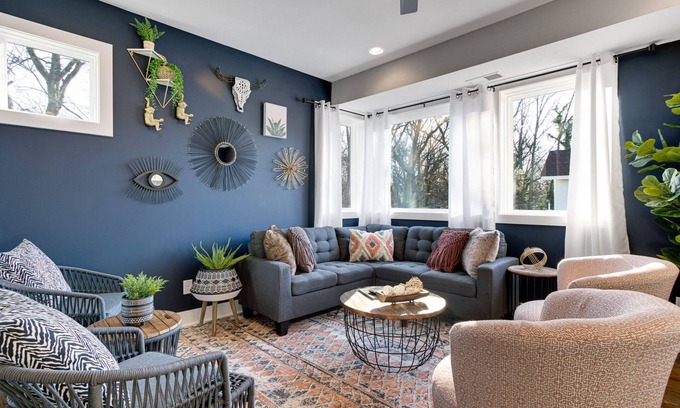 Historic Waverly House | Boho Jungle Retreat: Walk to Coffee & Comedy!