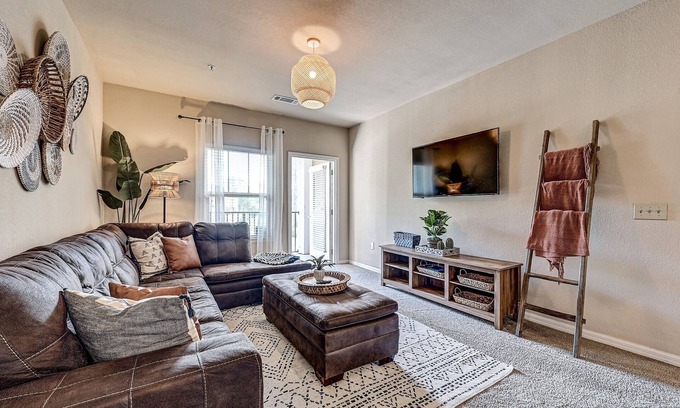 Northside Apartment | Boho Luxe Nr JAX INT. Airport & Shopping