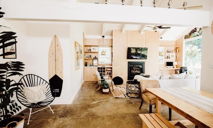 Princeville House | BOHO New Construction: On Golf Course/views/Hot tub AC walk to market and beach