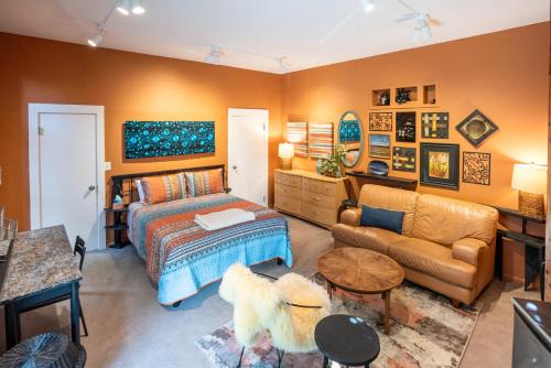 North Queen Anne Apartment | Boho Studio on 8th Ave West Queen Anne, Seattle