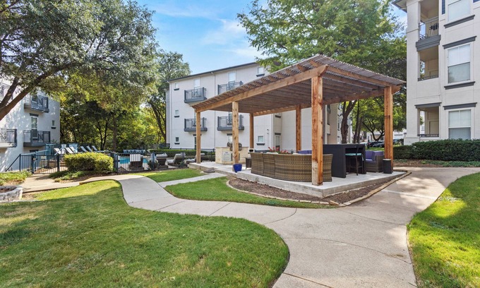 Dallas Condo | Bold & Bright Uptown Pad - Pool Dining Vibes