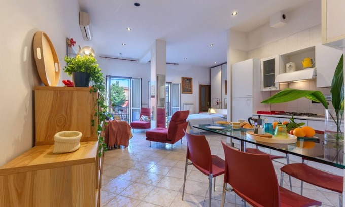 Historic Center Apartment | Bologna Santa Maria dei Servi Apartment x3