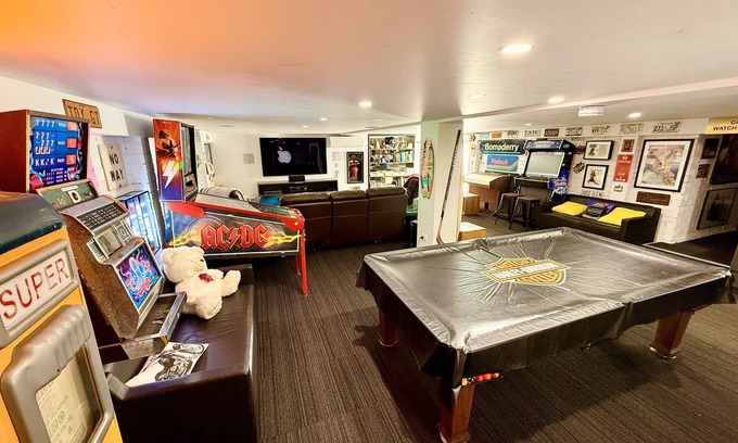 Culburra Beach House | Bombora - Luxury beach house & Man cave - rare find !