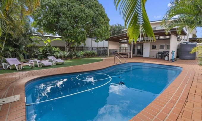 Bongaree House | Bongaree Beach House with Pool