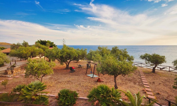 Sciacca Condo | Bongiovi Houses - App. Azure - 2 min from the beach, with garden and sea view