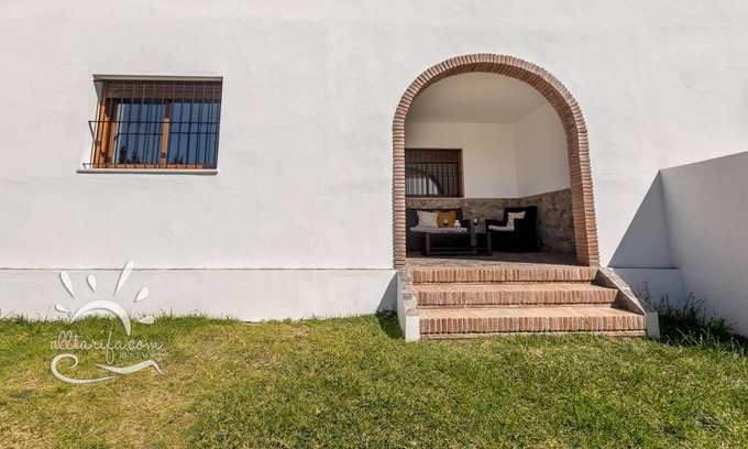 Bolonia Apartment | Bonito apartamento en Bolonia con jardin ( Aprt. Luz D)