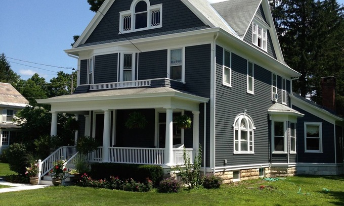 Manchester Center House | BONNET HOUSE - LUXURY STAY IN A 130 YEAR OLD HOME - WALK TO SHOPS & DINING