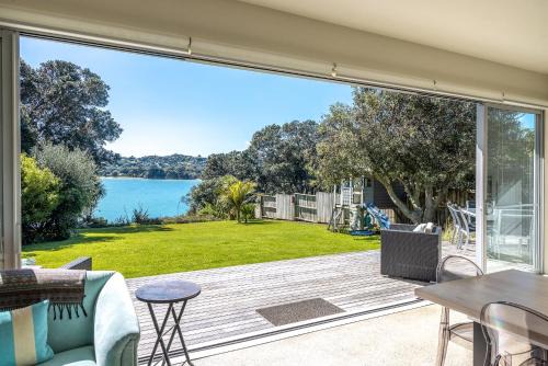 Surfdale House | Bonnie Doon, Kenney Point - Be My Guest Waiheke