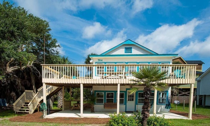 Folly Beach Condo | Boogie Down! Classic Folly Vibe, Lower level unit.