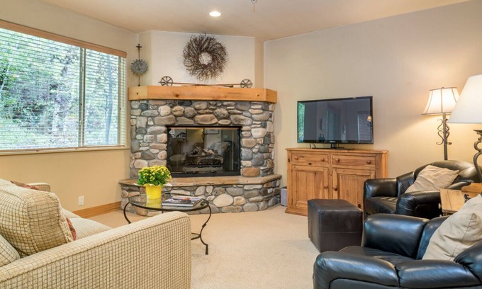 Ketchum Condo | Book a Winter Getaway! Charming Corner Condo on Trail Creek With Shuttle Access and Shared Hot Tub!
