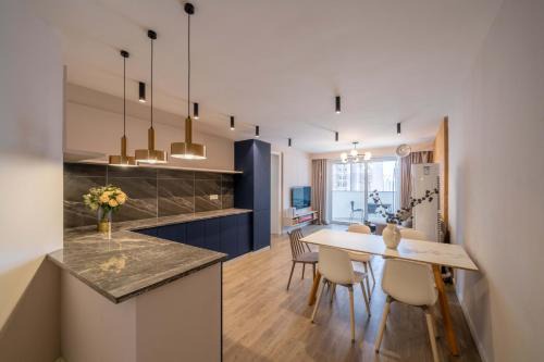 Jing'an Apartment | Book and Bed-Jingan Temple
