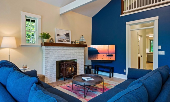 Ephraim House | Book August 11 today! Large Yard | Walk to Bay Sunsets & Fish Boils