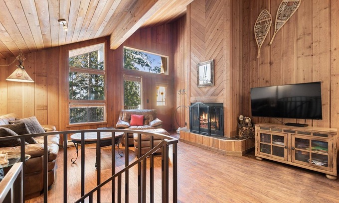 Whitefish Condo | Book for the Holiday! Charming Ptarmigan Unit! Community Amenities!