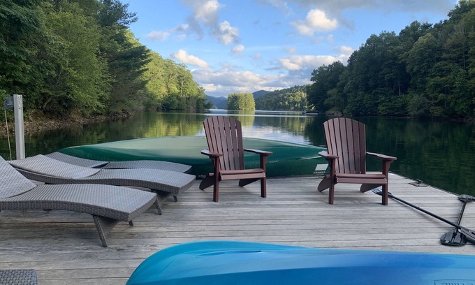 Topton House | Book now for Spring Break and Summer on the Lake!
