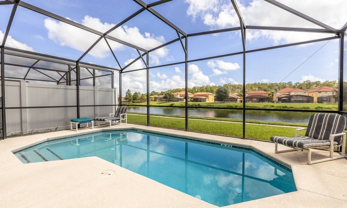 Seasons House | Book September & Save | 4BR Bella Vida Pool Home for Families