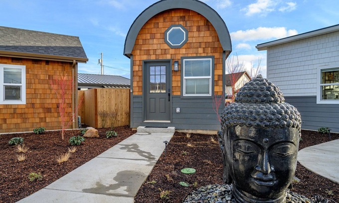 McMinnville Cottage | Book the Bohemian Bungalow at The Boutique Retreat in downtown McMinnville.