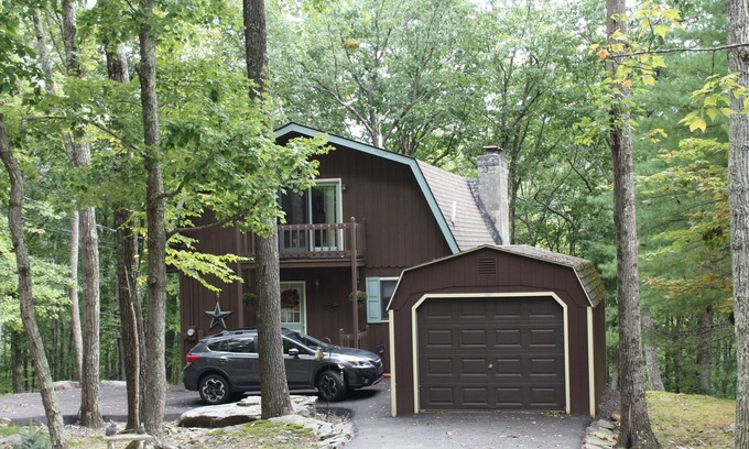 Lackawaxen House | Book Your Fall Getaway For Hiking, Kayaking, Tubing & Leaf Peeping