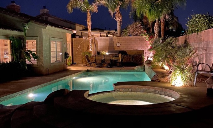 La Quinta House | Book Your Fall Getaway Today! Beautiful, large home with pool! #64140 4BD