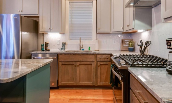 North Nashville House | Booking Fast 12 Beds-large Yard