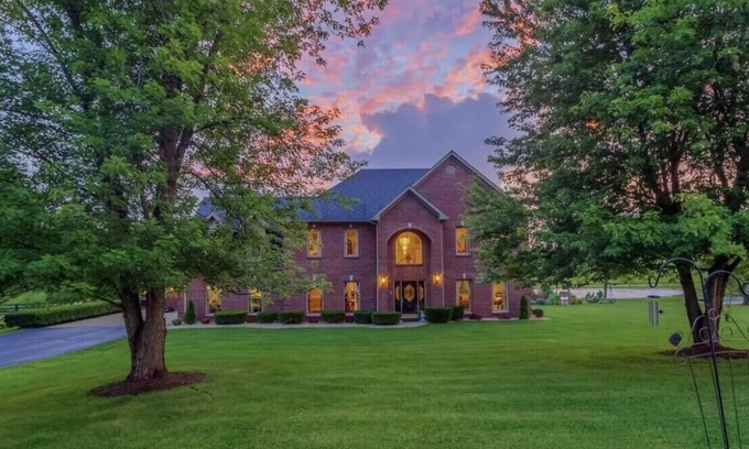 Georgetown Other | Booking for fall! Keeneland, s’mores at the fire pit, football from the hot tub!