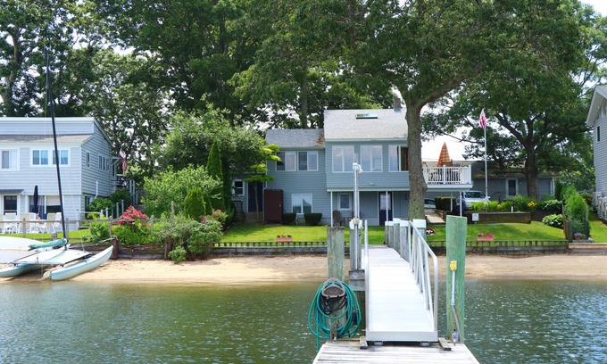 Narragansett House | Booking Summer 2023 NOW!