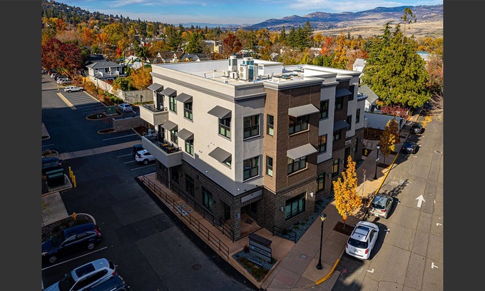 Historic Railroad District Condo | BookStayHop - Plaza North (201-203) Suites Trinity With Gorgeous Mountain Views