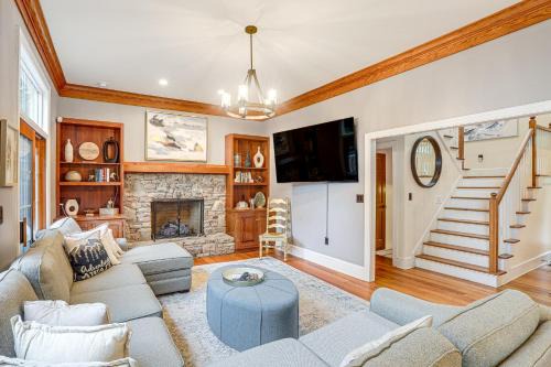 Boone House | Boone Home with Fire Pit - Near App Ski and Sugar Mtn!