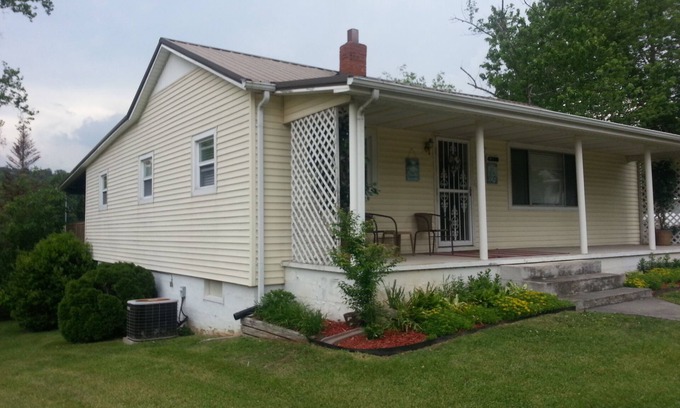 Bluff City House | Boone Lake Bungalow. Cozy, Comfortable and Convenient.