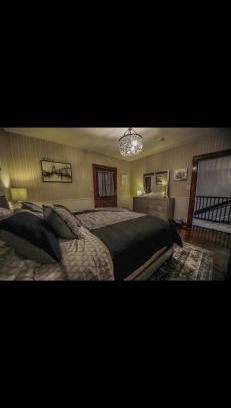 Fourmile Hotel | Boone Trace Inn, Room 1