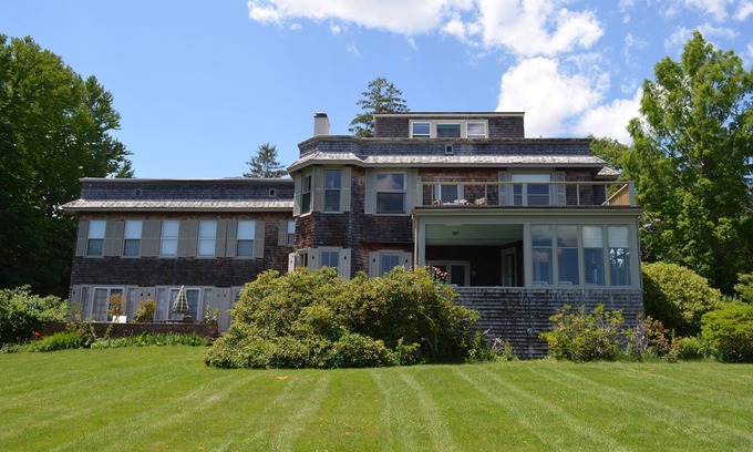 Manchester-by-the-Sea House | Booth Cottage: Private Path to Singing Beach