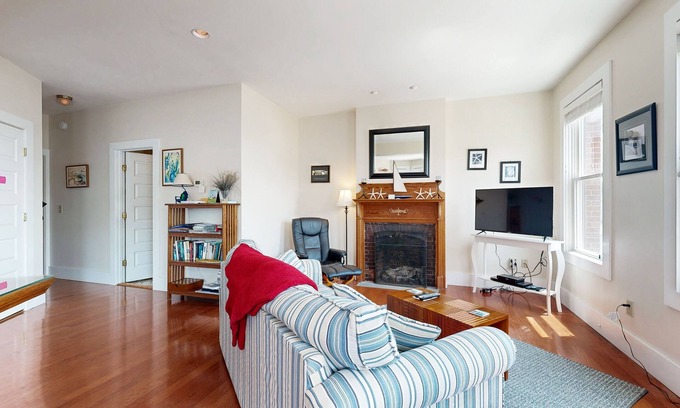 Boothbay Harbor Apartment | Boothbay Harbor Flat in the heart of Nightlife, Shopping, Boating Excursions