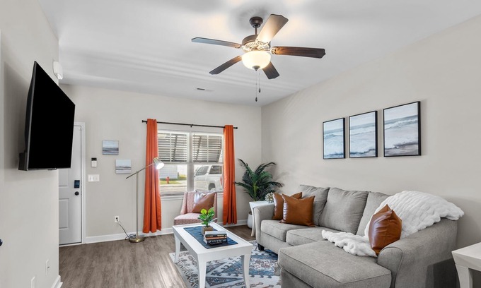 Swansboro House | @BoroLife Luxe 2BR 2.5 BA Townhome