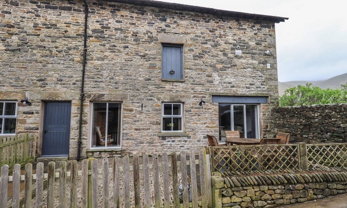 Sedbergh Cottage | BOSKINS, pet friendly, with a garden in Sedbergh