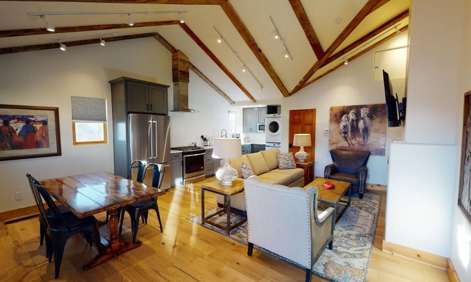 Downtown Santa Fe House | Bosque Casita: Downtown Railyard District, a short walk to Plaza