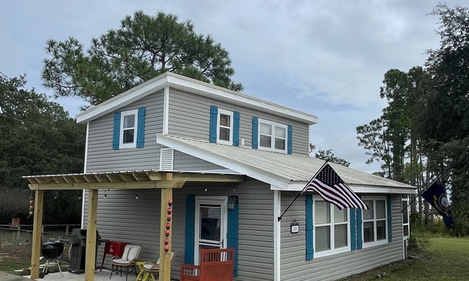 Lanark Village House | Bosun Joe's Boathouse 2BR/2BA close to boatramp
