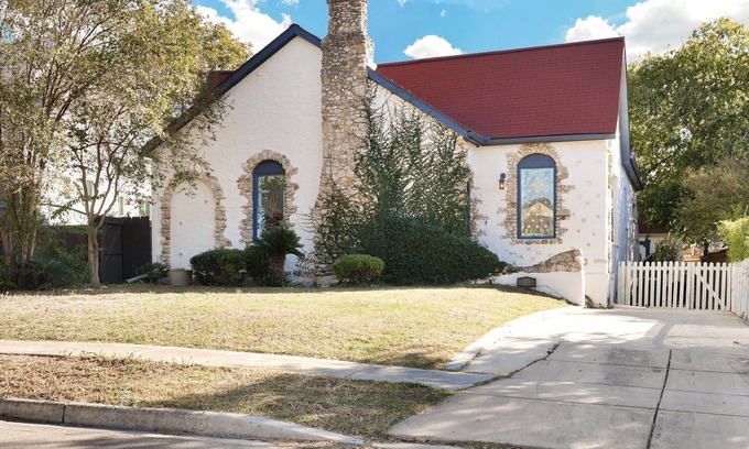 Castle Hills House | Botanica - A Birdy Vacation Rental