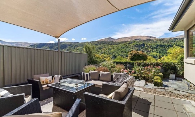 Arrowtown House | Botanical Bliss Summa