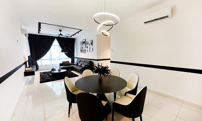 Central District Apartment | Botanika, Luxury Homestay by Antlerzone