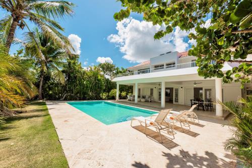 Bavaro Villa | Bougainvilla 392 - Golfview, Private Pool, BBQ, Maid in Cocotal Golf & Country Club