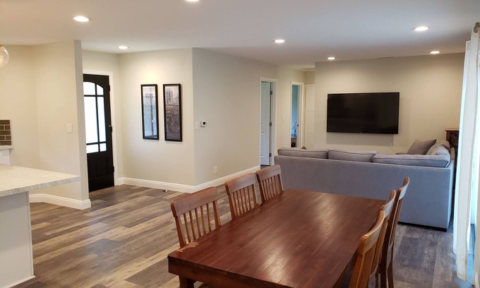 Thousand Oaks House | Bouganvilla 4-bedroom, 2-baths, single family house
