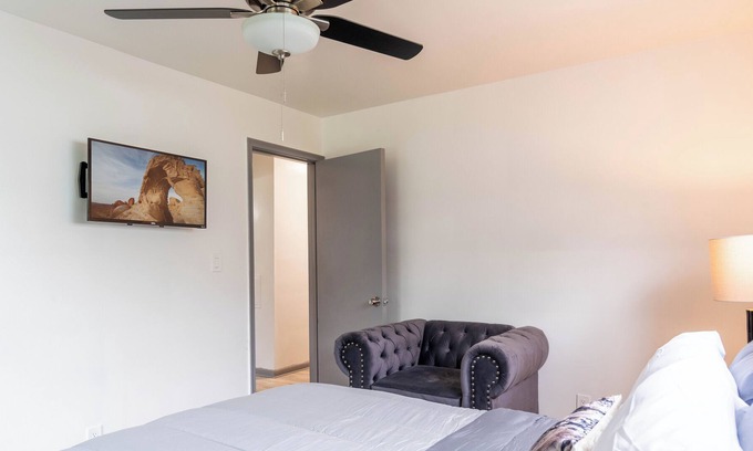 Detroit House | Bougie 3qB Bungalow! long stays welcome n10mins/Downtown Detroit -pet friendly n