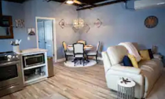 Gainesboro Apartment | Bougie BeBe - Beautiful Apartment on the City Square
