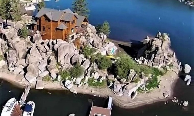 Boulder Bay House | Boulder Cove Lakefront Estate Kayaks & SUP