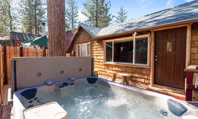 Boulder Bay House | Boulder Pines - Walk to lake and Boulder Bay park at those cozy location!