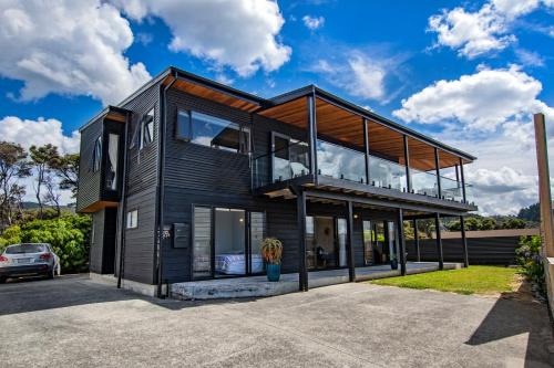 Langs Beach House | Boulevard Beauty - Langs Beach Holiday Home