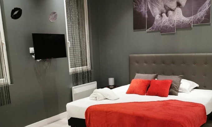 La Belle de Mai Apartment | Boulevard de la Thesis, GRAY APARTMENT - LOVE SUITE