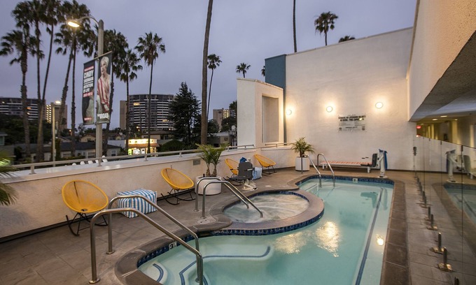Venice Hotel | Boulevard Mega King Suite at The Kinney Venice Beach!